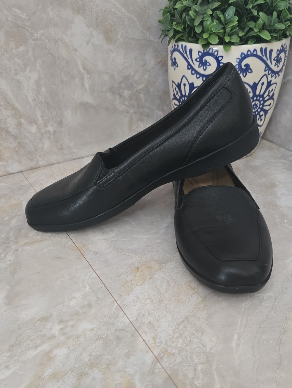 Easy Spirit Devitt Women's Black Leather Slip-On Loafer Flats Size 7